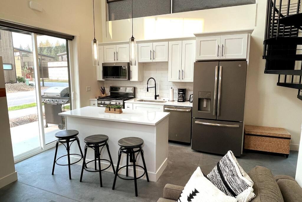 Brand New Upscale Home- Best Location! Whitefish Exteriér fotografie