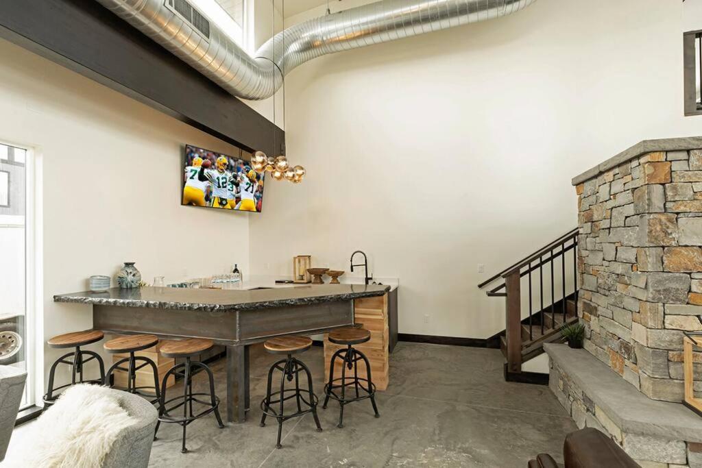 Brand New Upscale Home- Best Location! Whitefish Exteriér fotografie