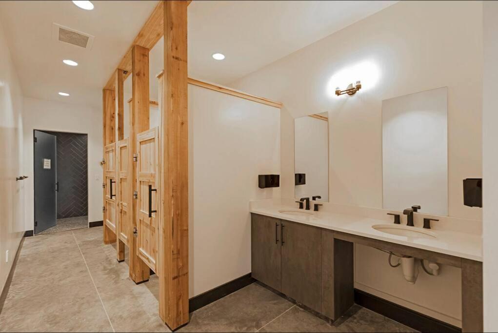 Brand New Upscale Home- Best Location! Whitefish Exteriér fotografie